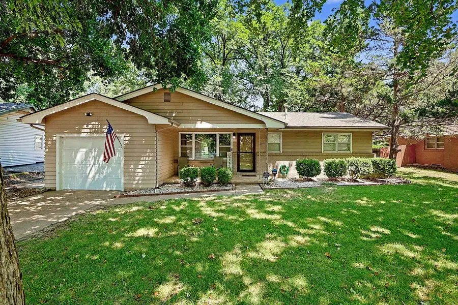 1314 N Westview Dr, Derby, KS 67037