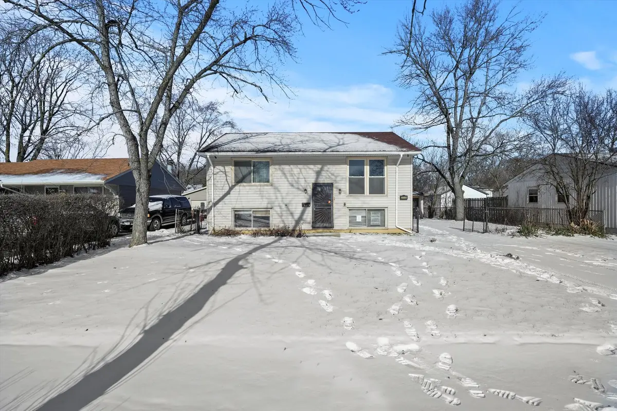 215 E Tulip DR, Glenwood, IL 60425