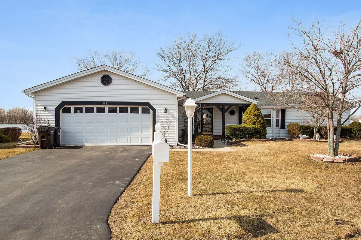 1831 Paddock CT, Grayslake, IL 60030