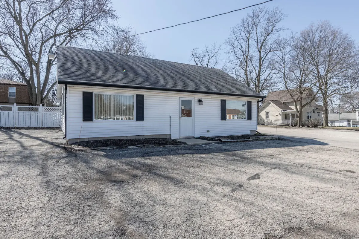 19 E Jackson ST, Oswego, IL 60543