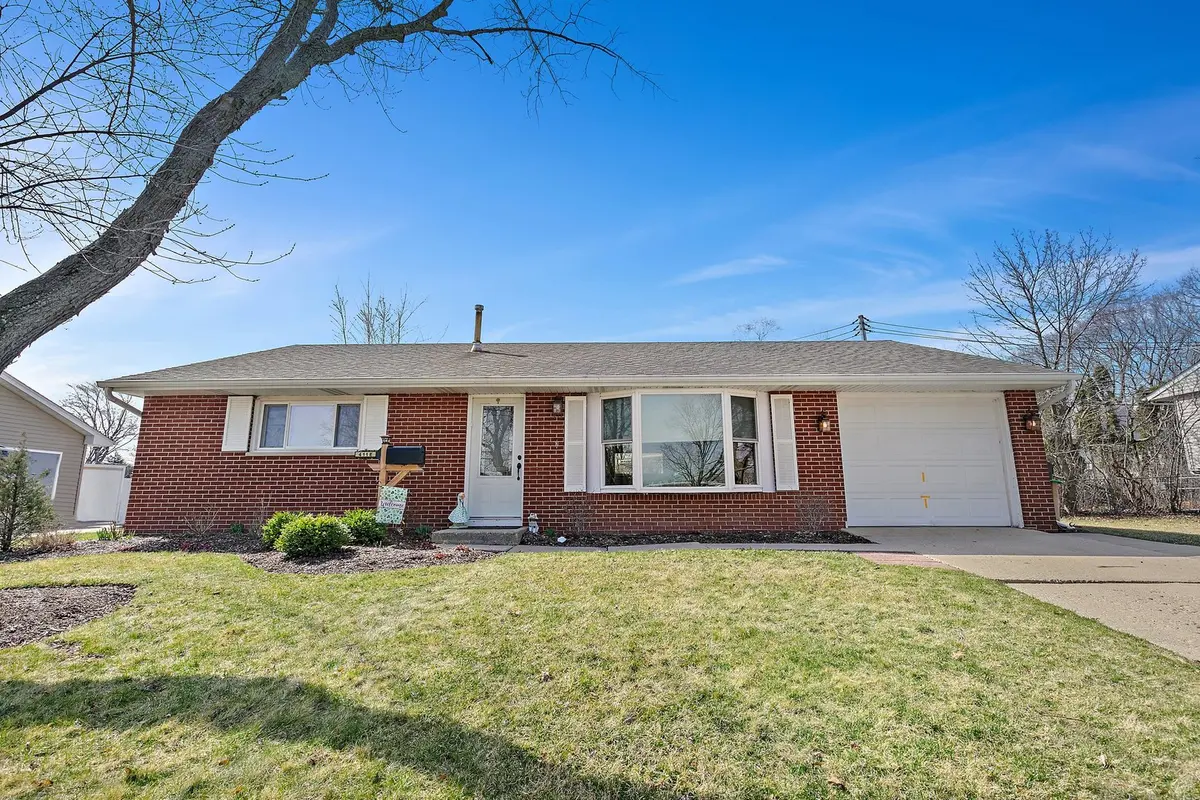 411 E Streamwood BLVD, Streamwood, IL 60107