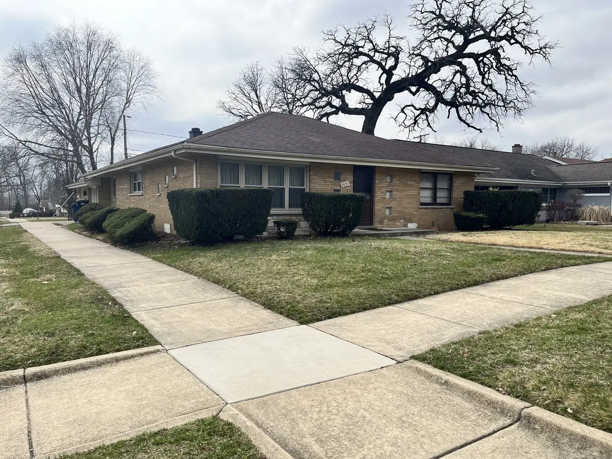 5651 W 97th ST, Oak Lawn, IL 60453