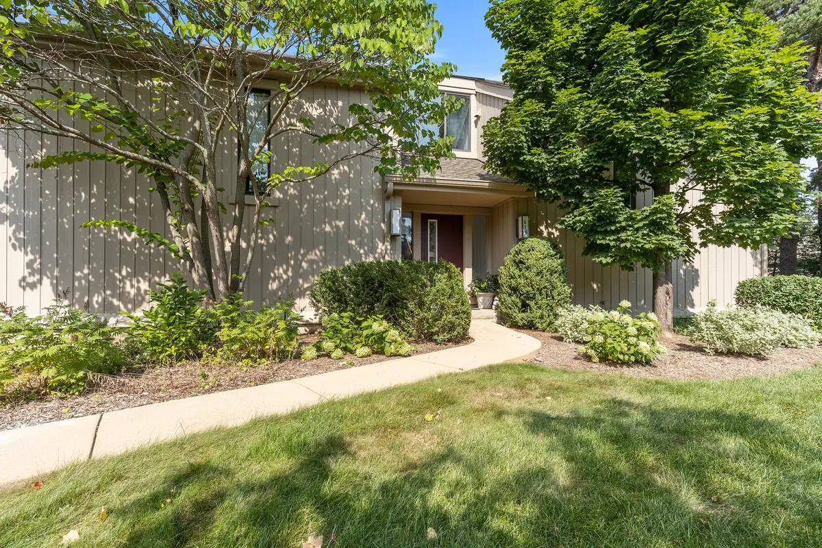 416 Old Barn Road RD #B, Lake Barrington, IL 60010