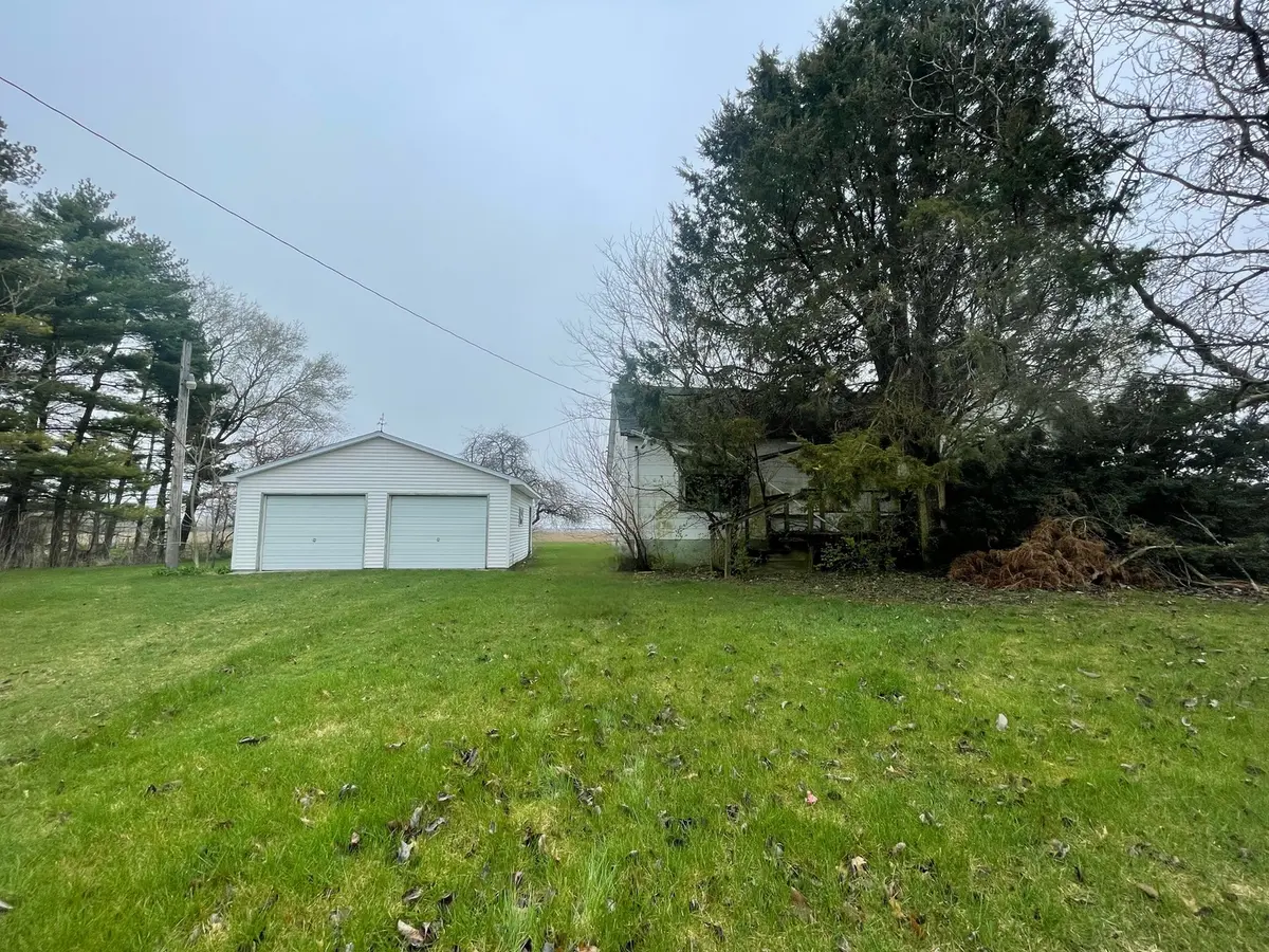 306 S Main RD, Clarence, IL 60960
