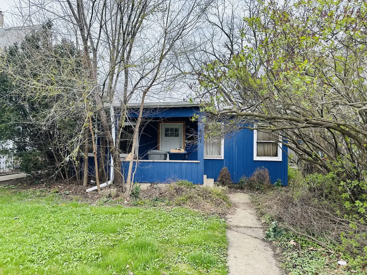 467 N Spring ST, Elgin, IL 60120