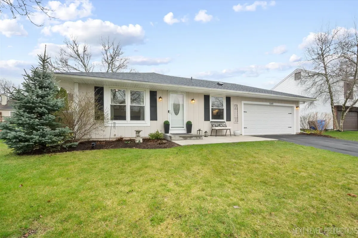 1549 Independence AVE, St. Charles, IL 60174