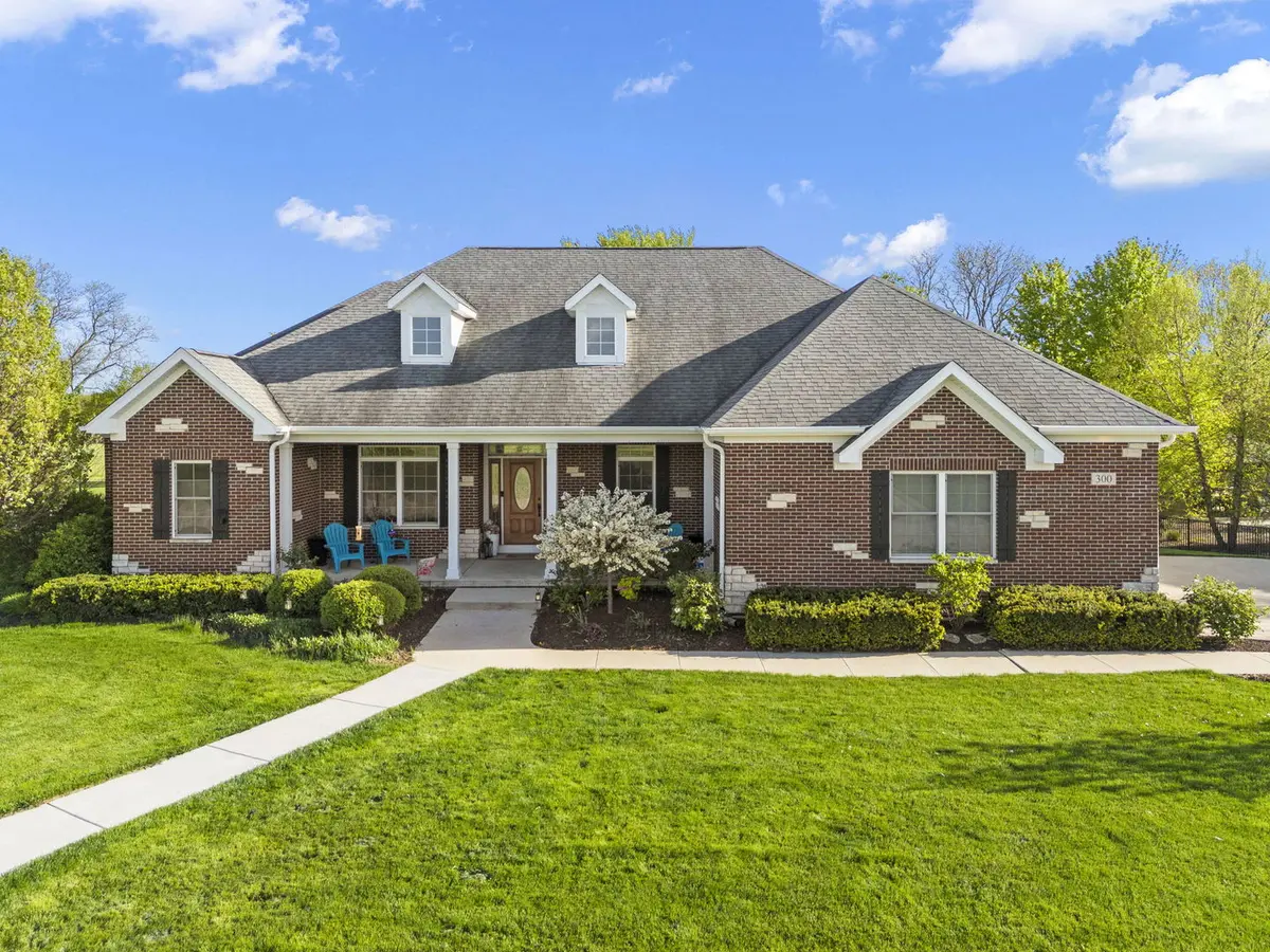 300 Merry Oaks DR, Sycamore, IL 60178
