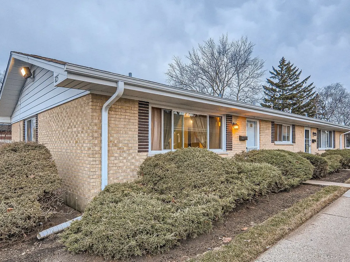 825 Valley Stream DR #A, Wheeling, IL 60090