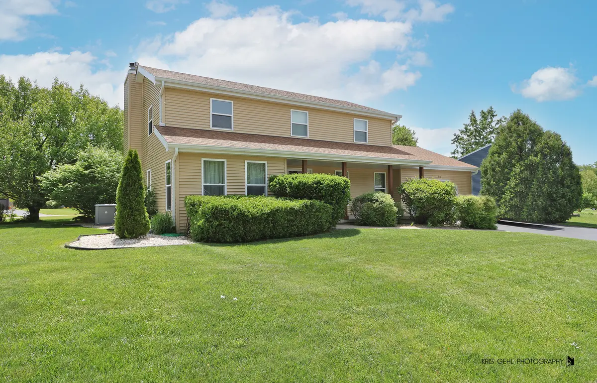 575 Waterford DR, Lindenhurst, IL 60046