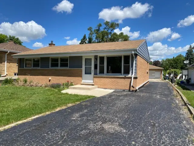 110 E Harrison ST, Villa Park, IL 60181