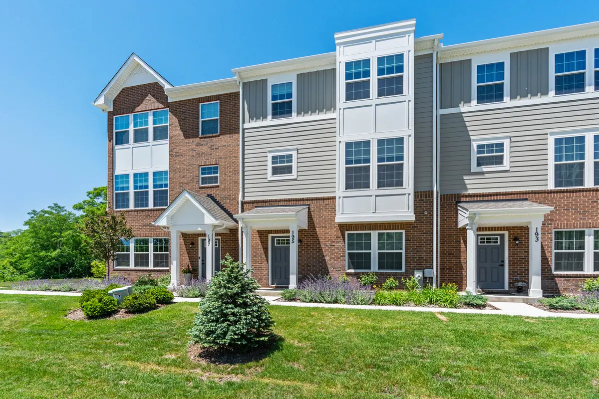 195 Canterbury WAY, Lake Zurich, IL 60047