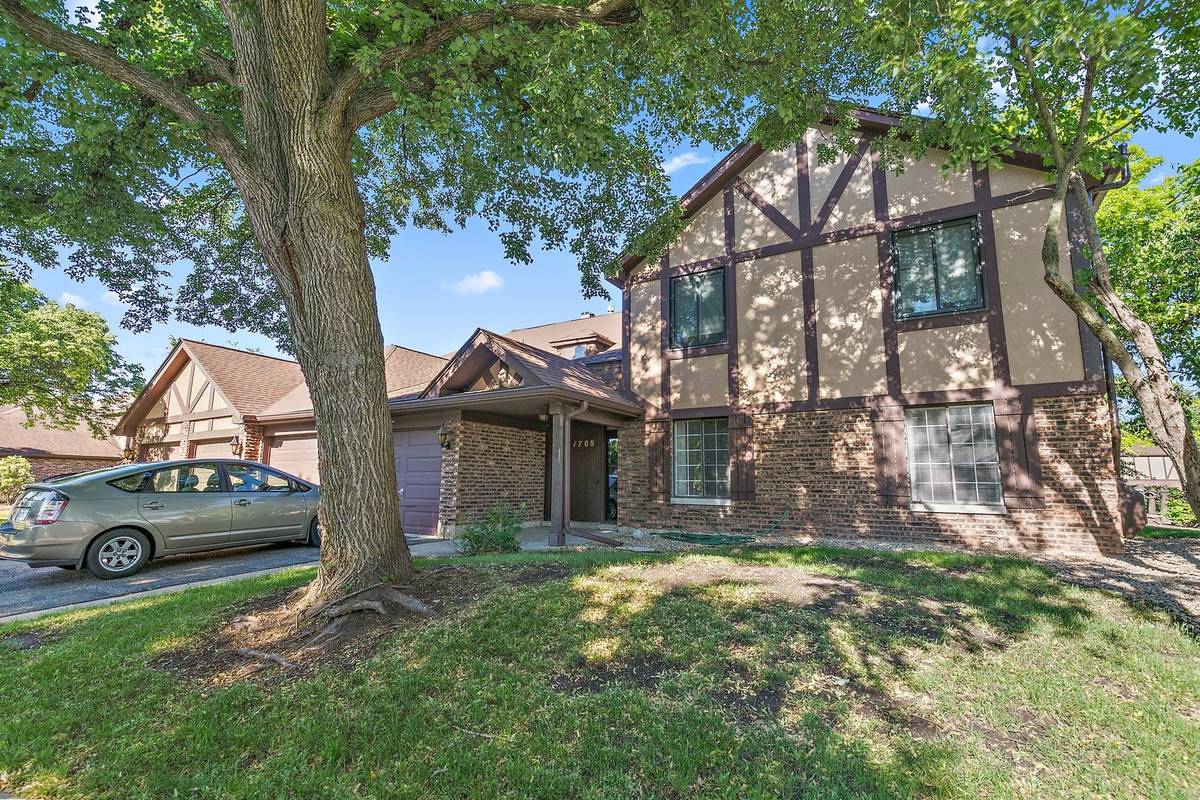 1708 Lakecliffe DR #D, Wheaton, IL 60187