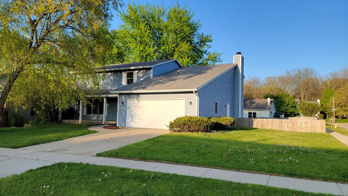 2016 Fallen Oak RD, Bloomington, IL 61704