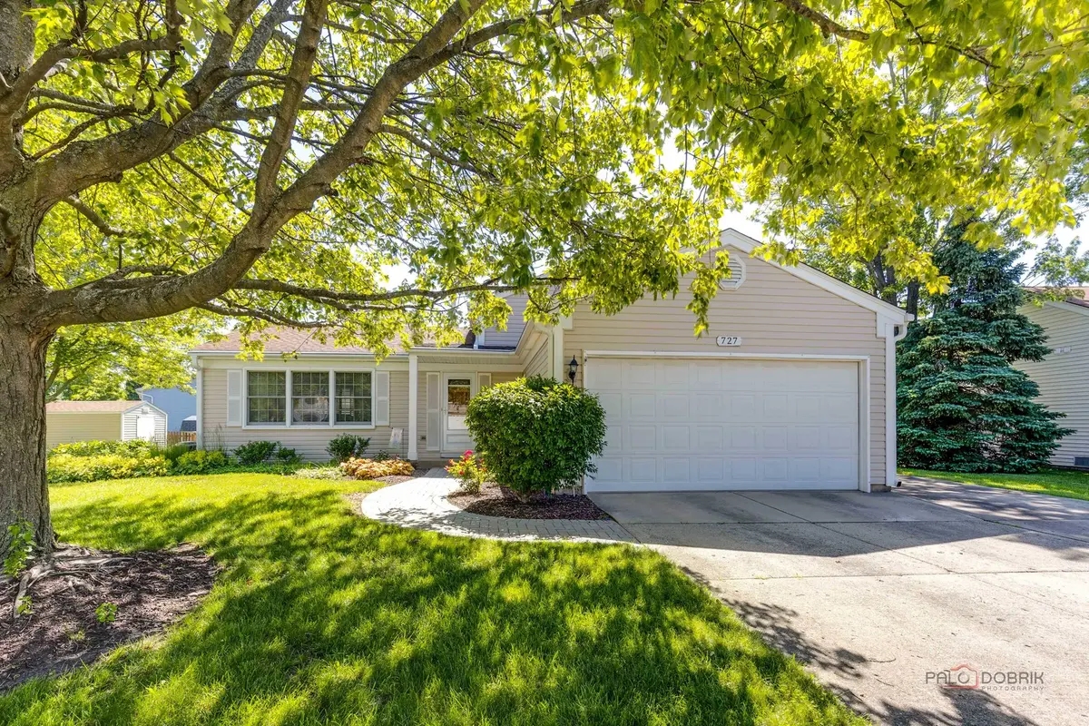 727 Whitehall CT, Schaumburg, IL 60194