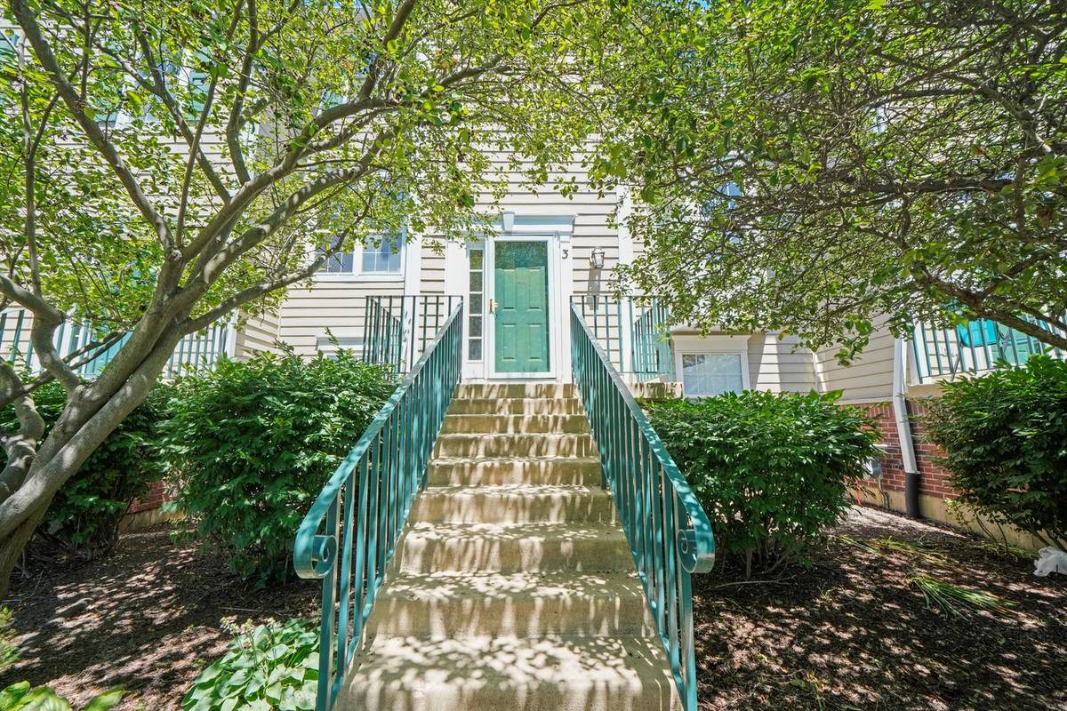 2428 Courtyard CIR #3, Aurora, IL 60506