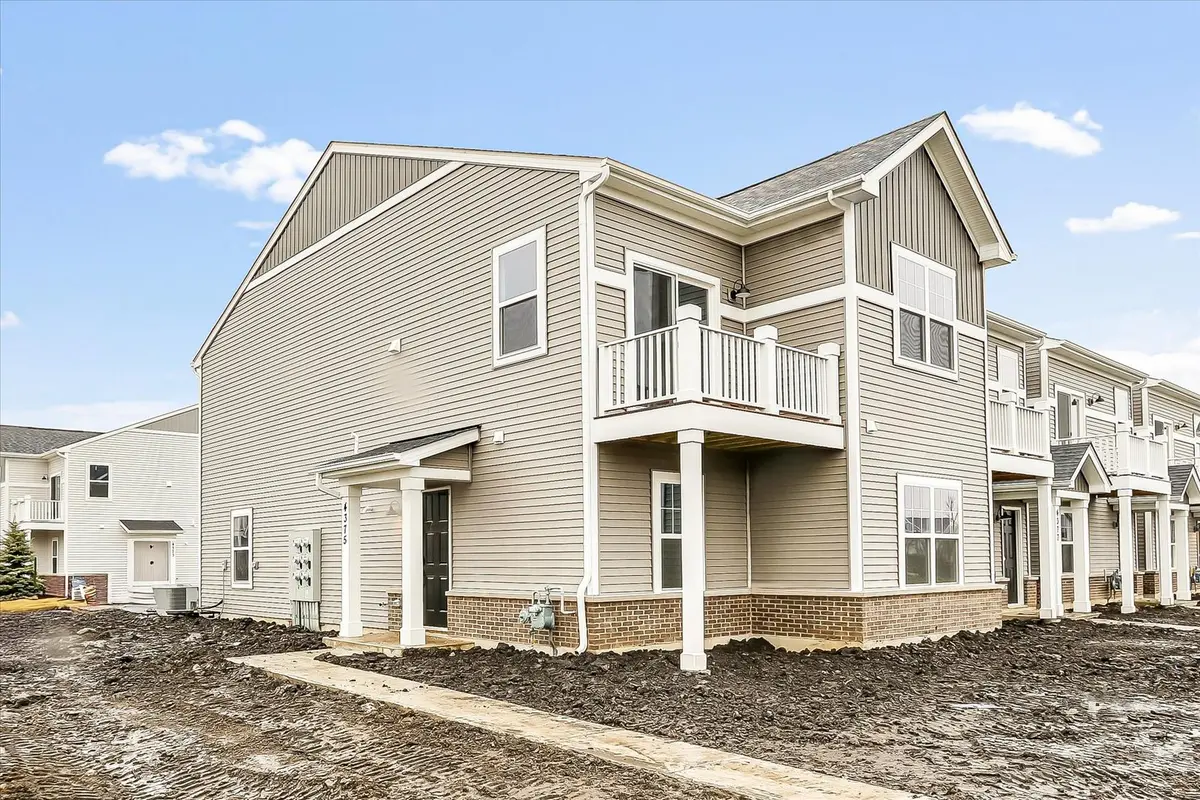 291 Kingsport DR, South Elgin, IL 60177