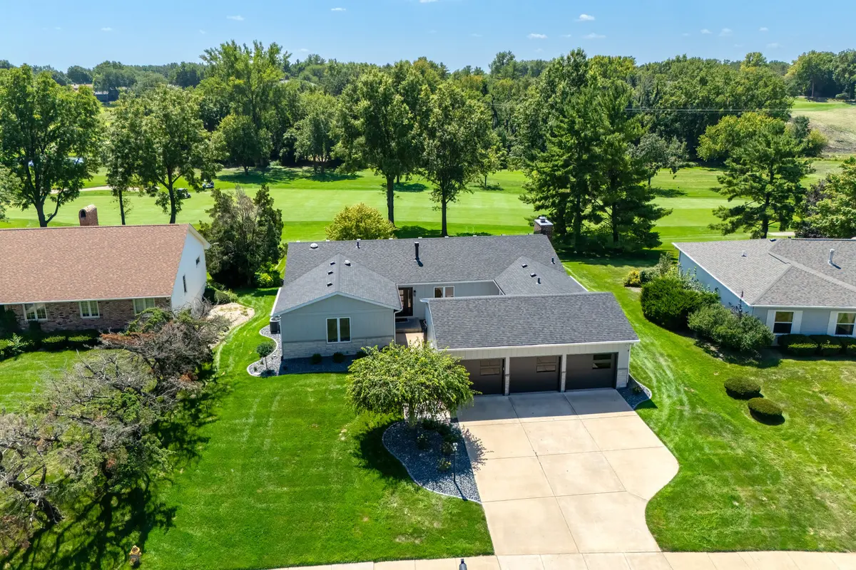 4817 Torrey Pines CT, Davenport, IA 52807