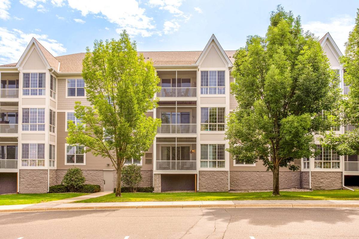 100 Clydesdale TRL #127, Medina, MN 55340