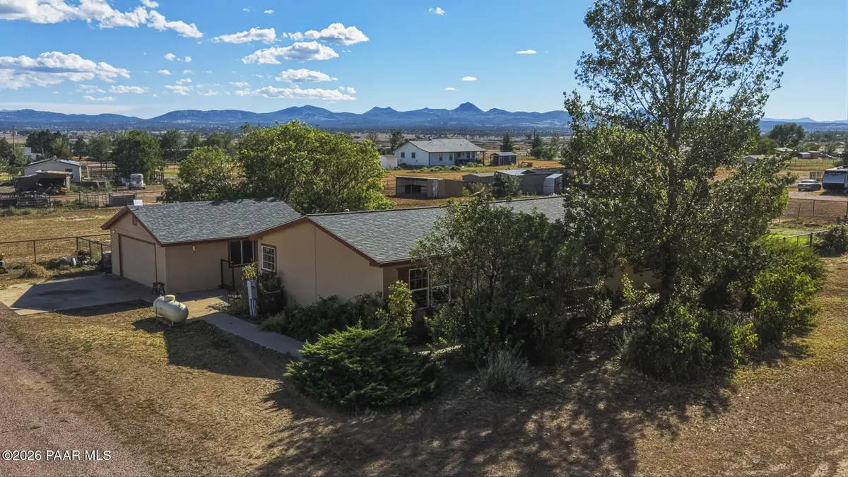 1215 W Brand Iron RD, Paulden, AZ 86334