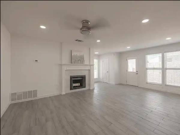 303 Fantail LOOP #B, Austin, TX 78734