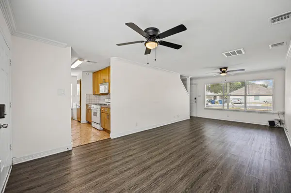300 Blackson Ave, Austin, TX 78752