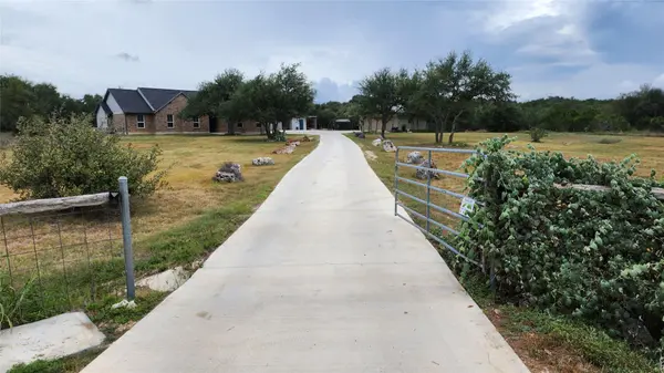 185 Valley Sierra LN, Driftwood, TX 78619