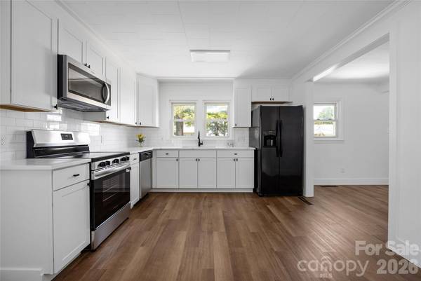 445 Oakwood AVE, Mooresville, NC 28115