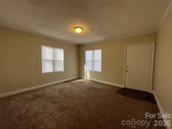 142 E Catawba AVE, Mount Holly, NC 28120