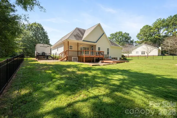 136 Gibralter Point RD, Dallas, NC 28034
