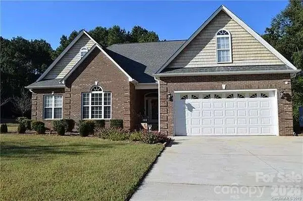 136 Gibralter Point RD, Dallas, NC 28034