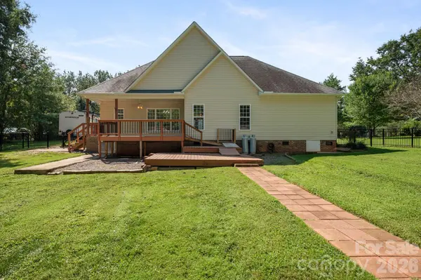 136 Gibralter Point RD, Dallas, NC 28034