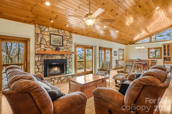 20 Stony Crest DR, Spruce Pine, NC 28777