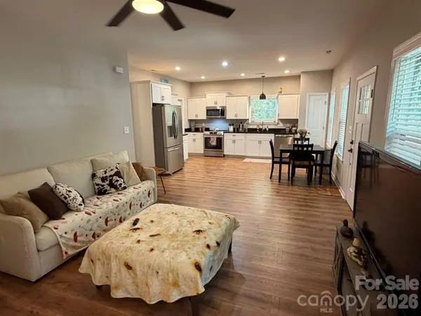 204 E Poplar ST, Stanley, NC 28164