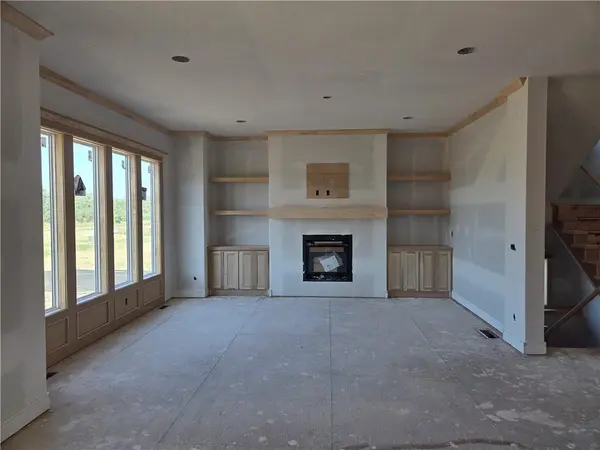 17431 W 169th TER, Olathe, KS 66062