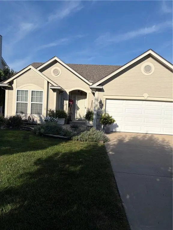 8543 N Robinhood AVE, Kansas City, MO 64154