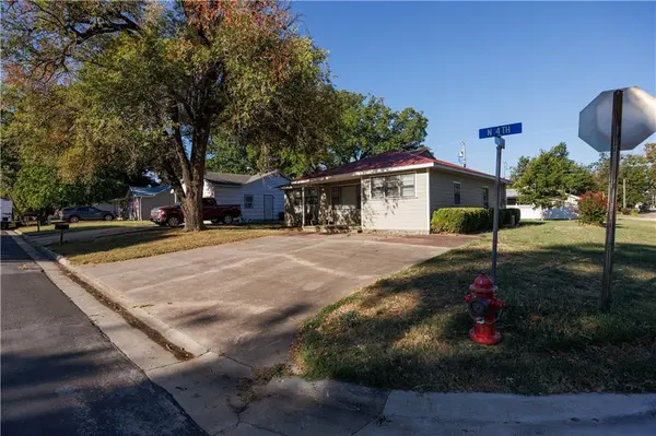1227 N 4th ST, Neodesha, KS 66757