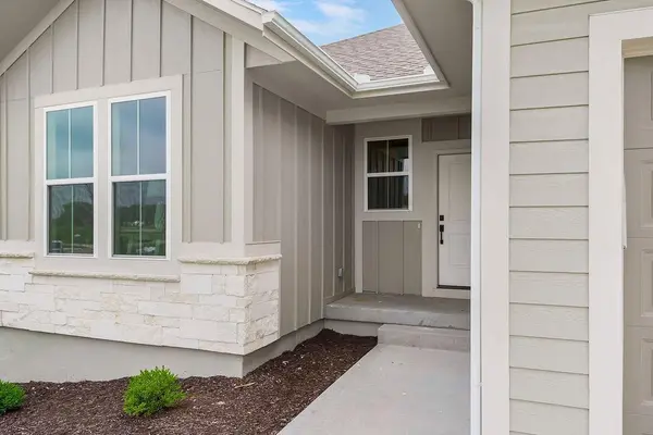5008 N 146th ST, Basehor, KS 66007