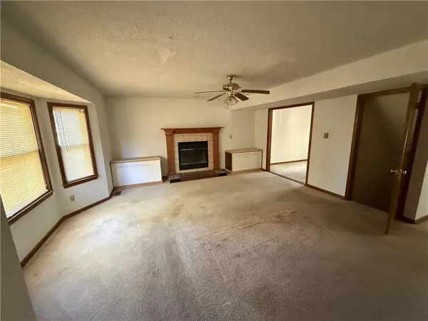 1101 Somerset CIR, Lawrence, KS 66049