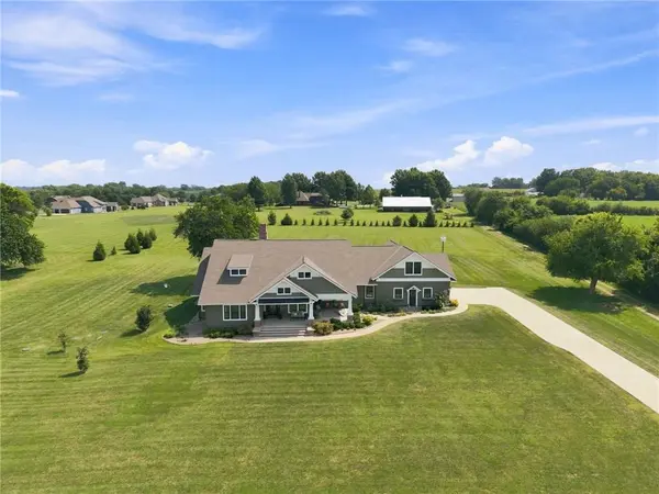 13515 Claire CT, Lake Lotawana, MO 64034