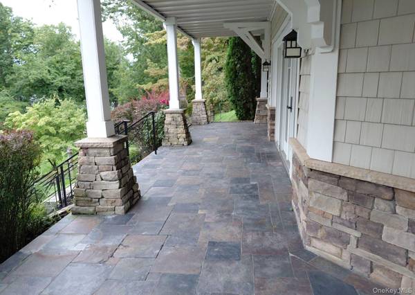 33 Truesdale Lake DR, South Salem, NY 10590