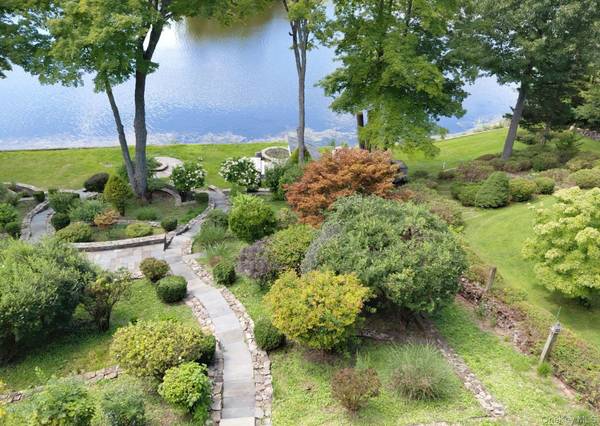 33 Truesdale Lake DR, South Salem, NY 10590