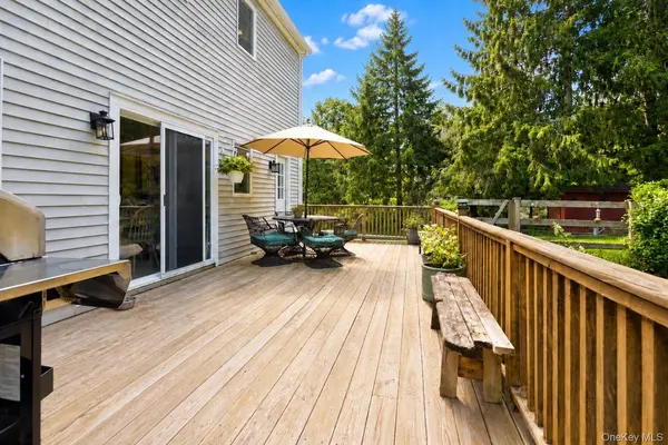 232 Hunt LN, North Salem, NY 10560