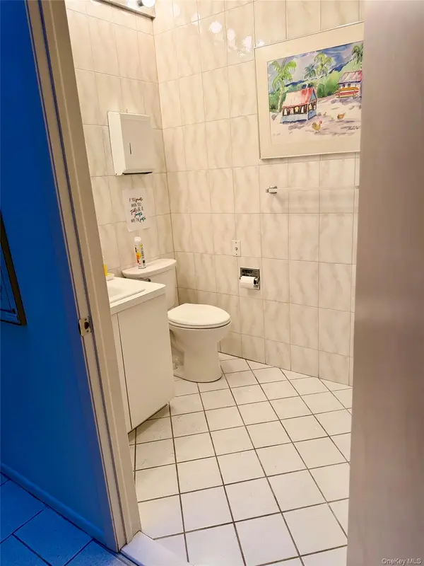 380 Park AVE #$2200 unit- 2 rooms, Huntington, NY 11743
