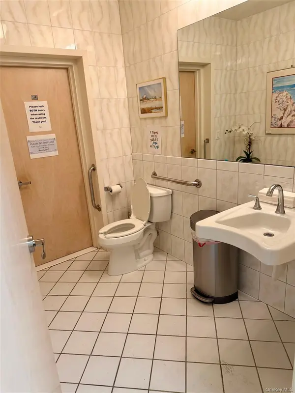 380 Park AVE #$2200 unit- 2 rooms, Huntington, NY 11743