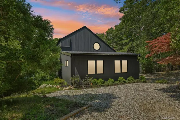 12 Deep View CT, Wainscott, NY 11937