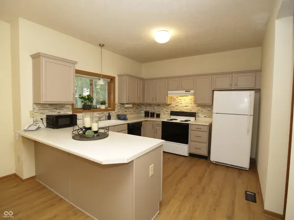 10350 Foxwood DR W, Carmel, IN 46280