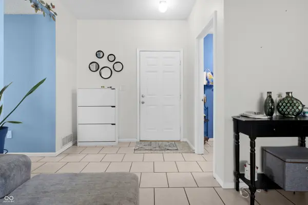 3087 Rolling Knoll LN, Columbus, IN 47201