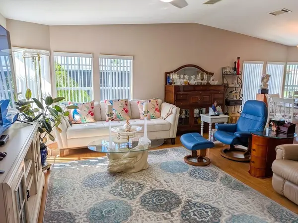 34709 LAKE DR N, Pinellas Park, FL 33781