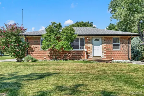 9835 Ione LN, St Louis, MO 63123