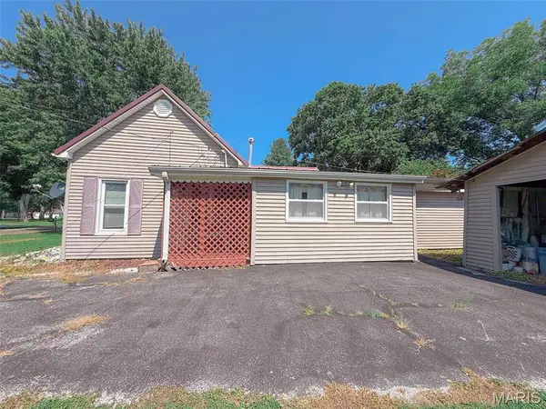 170 S Church ST, New Canton, IL 62356